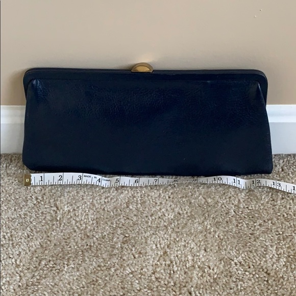 1970s Vintage Genuine Leather Clutch - Picture 4 of 7